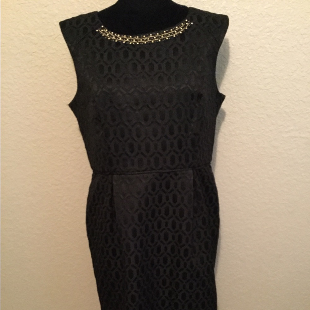 Black and gold beads on the neck of the dress